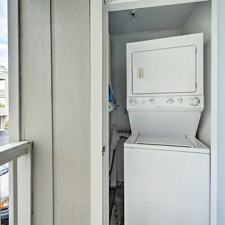 Bright Carolina Beach Condo - Walk To Shore! Екстериор снимка